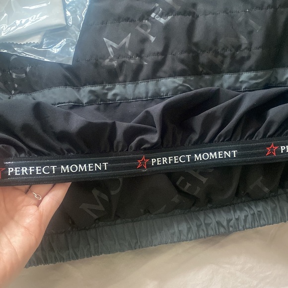 PERFECT MOMENT small S 
Moment hooded two-tone quilted down ski jacket - Picture 8 of 9